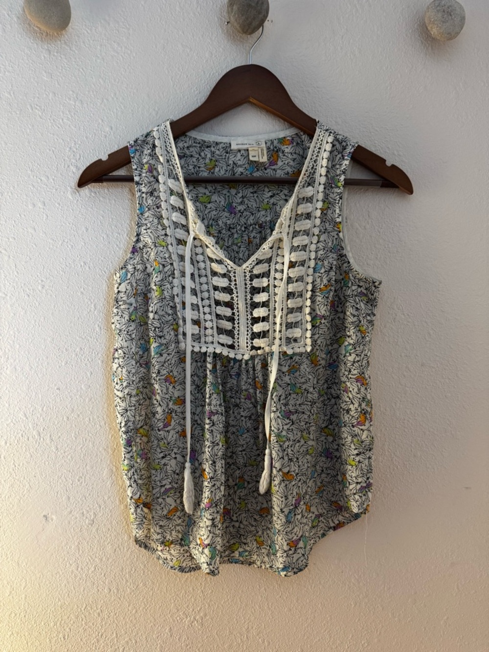 Good Anthropologie Meadow Rue White Crochet-Trim Floral Camisole